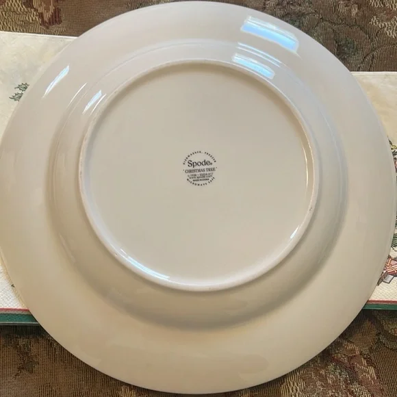8 Spode Christmas tree dinner & 8 salad plates, 40 dinner & 20 guest towels - Picture 9 of 9